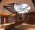 Dauerhafter moderner gebogener Treppenhaus-festes Holz-Innenschritt mit Glasgeländer