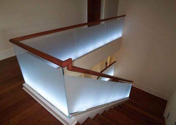 LED-Licht-Treppenhaus-Aluminiumglasgeländer mit nützlichem SS-Handlauf