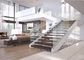 Landhaus-moderner Wohnzimmer-Flug-gerade Treppe mit U-Profilstäbeglasgeländer